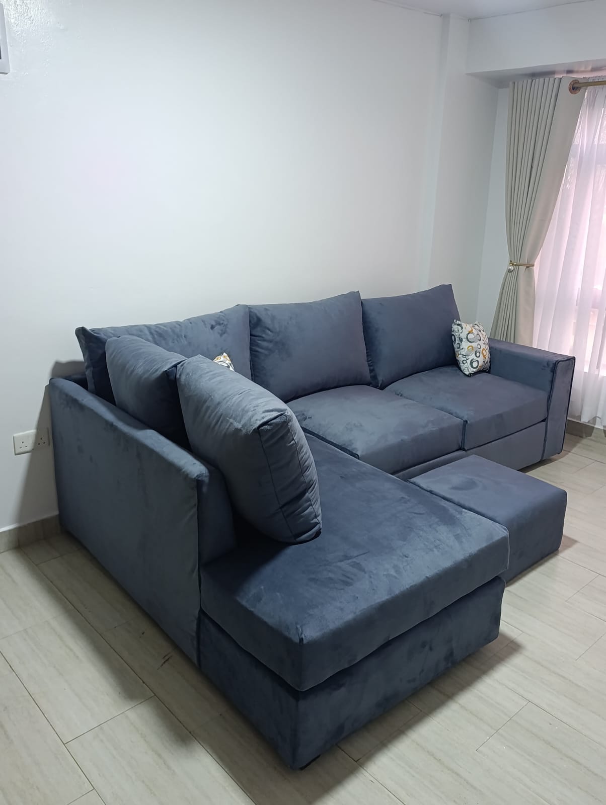 6 seater Bubble L-shape ( corner seat ) available in various colors.